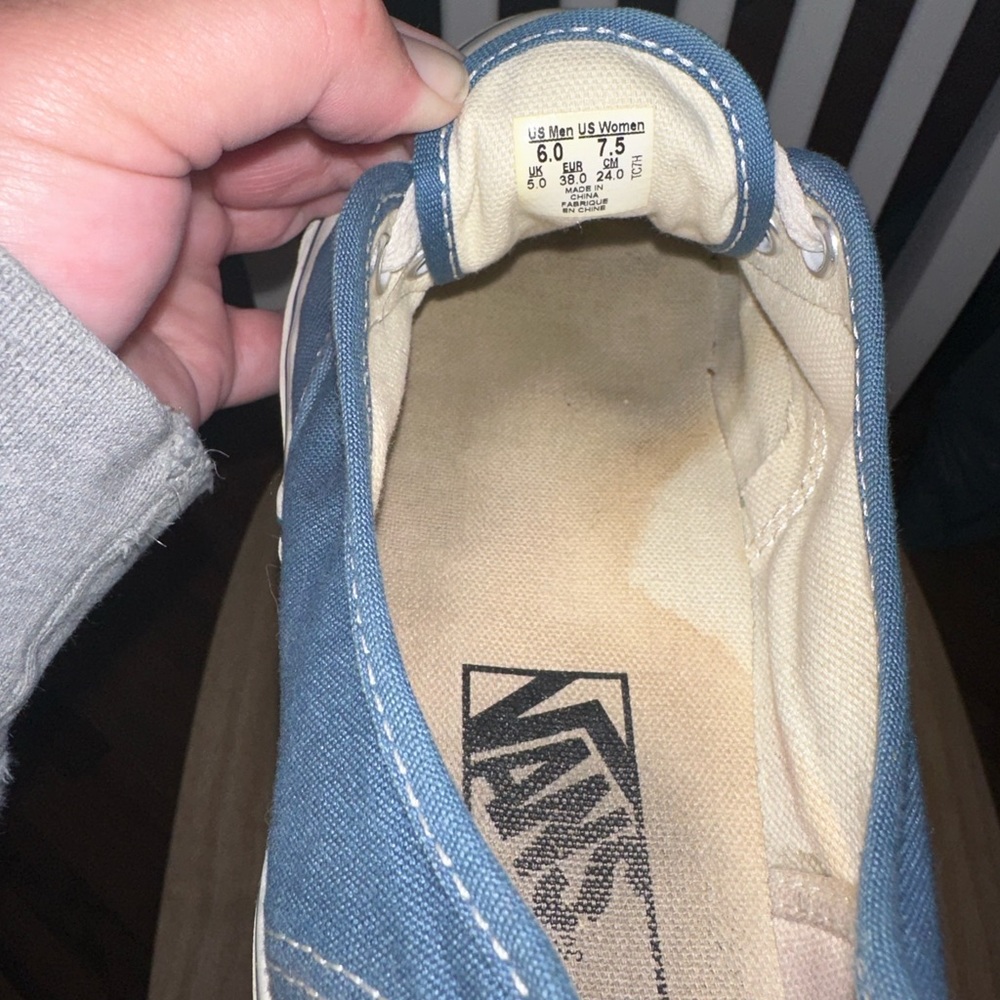 Vans - Picture 4 of 4